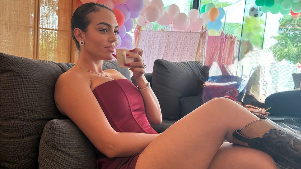 Джорджина показа секси форми