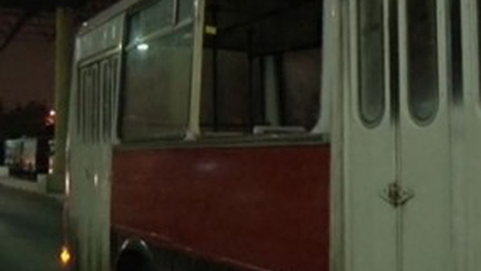 Вбесен фен на Левски изхвърли човек от автобус в движение