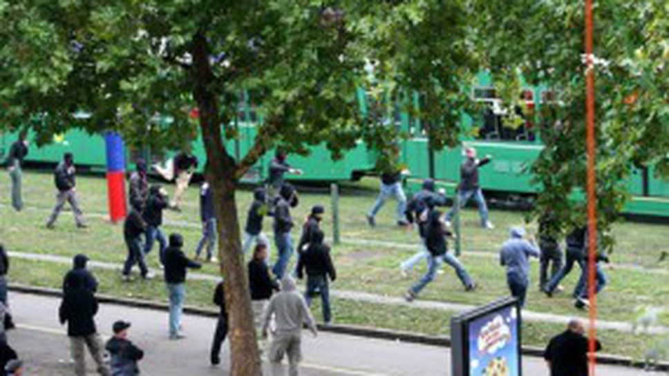 Хулигани на Базел стряскат полицията в София