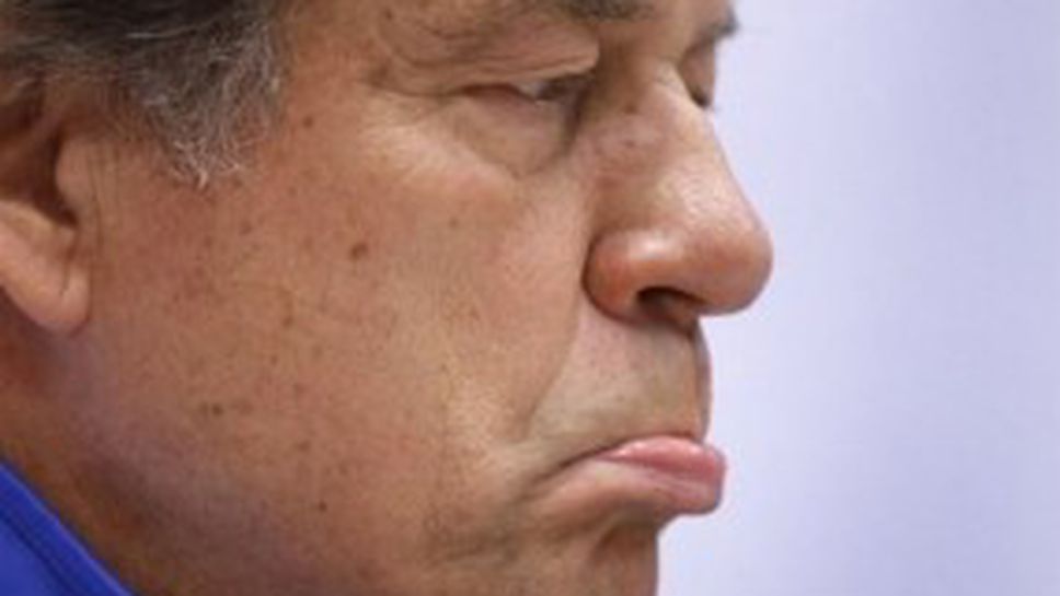 Мач номер 100 на Рехагел решава съдбата му