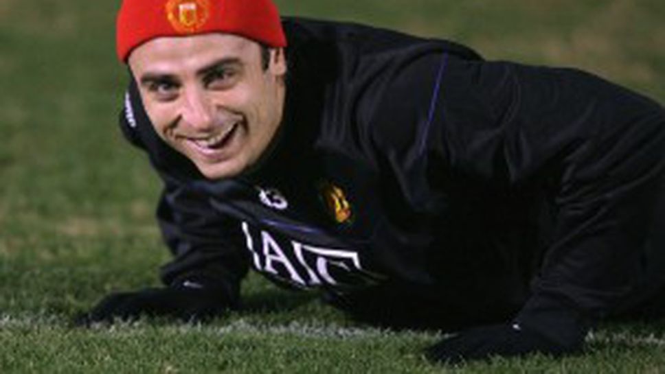 Бербатов на линия за мача със Стоук Сити, Фърги го пуска да празнува преди мача