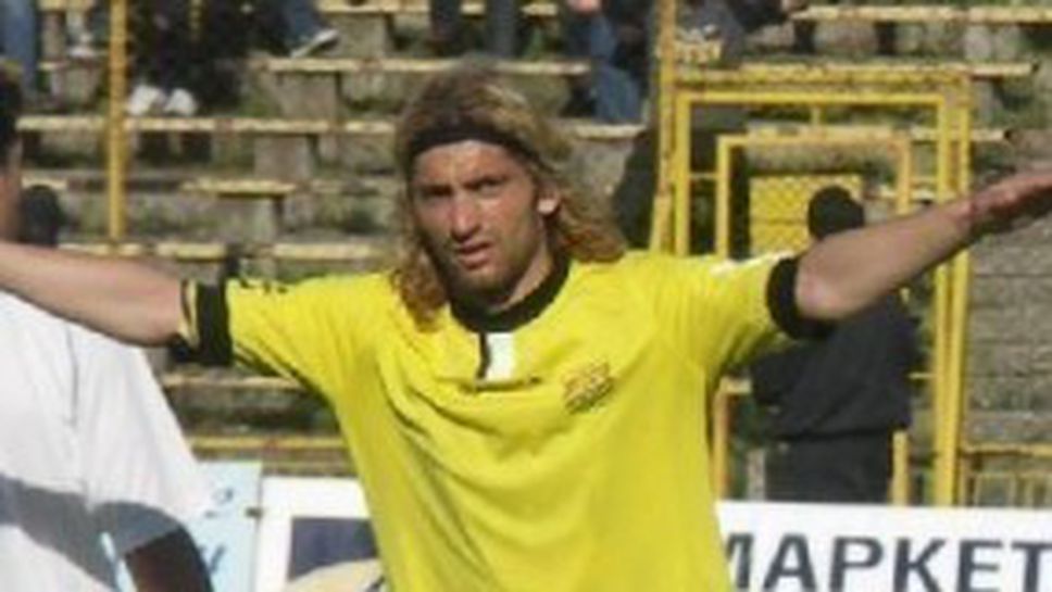 Валентин Кънчев: Завлечени са € 200 000 от трансфера на Какалов