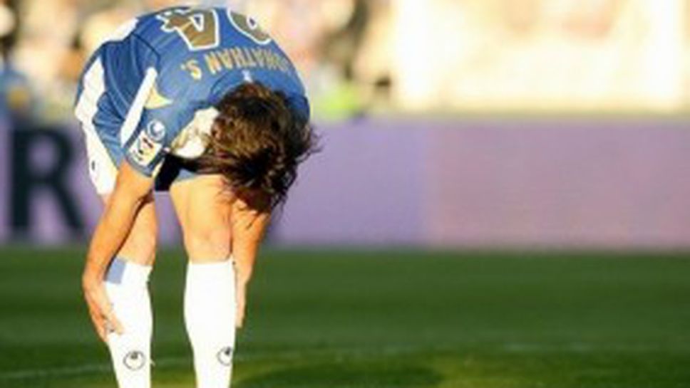 Еспаньол изгони двама