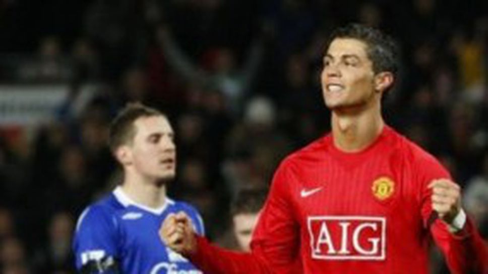 Юнайтед пак се откъсна на върха след 12-и мач без допуснат гол