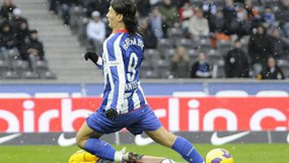 Херта загуби голмайстор, шанс за Домо