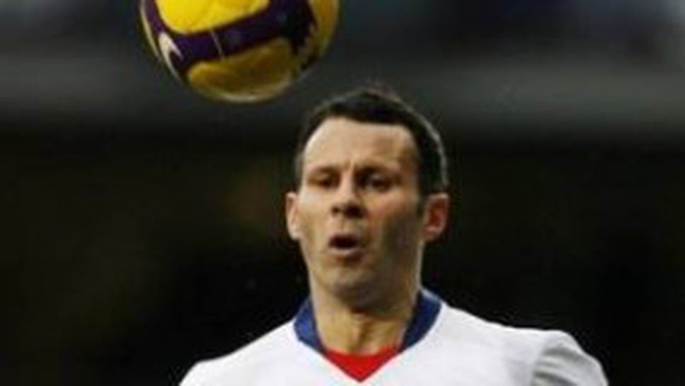 Гигс подписа за още една година