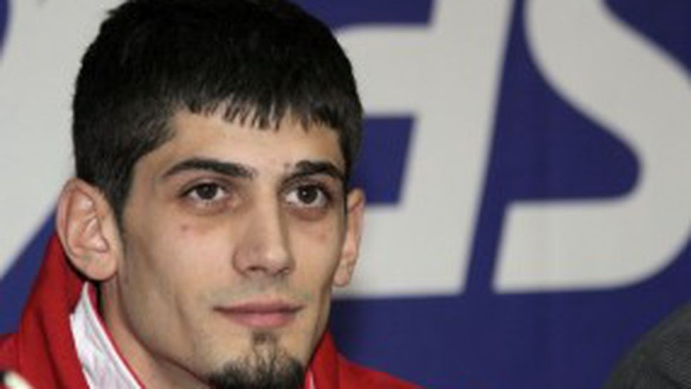 Момчил отново в звездна компания, Идову също се включва в битката