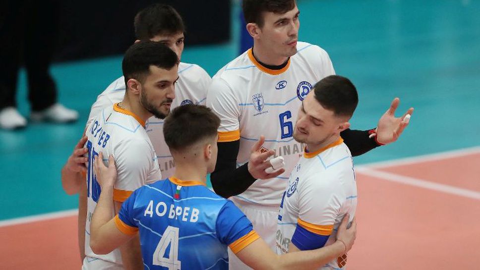 Дунав се разделя с петима волейболисти