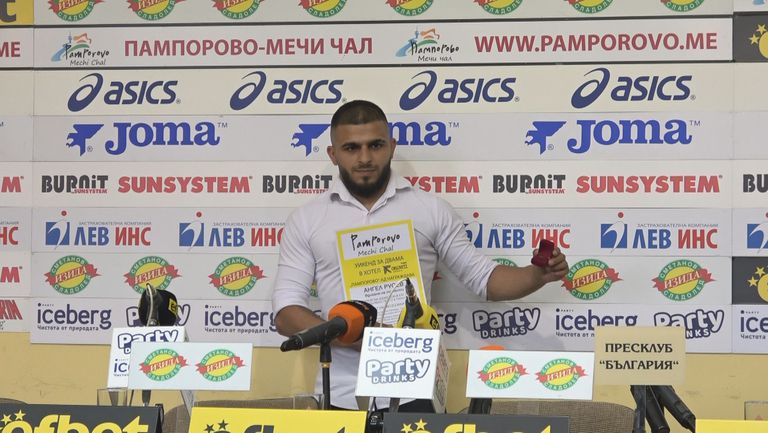 Ангел Русев с приза за спортист на месец май