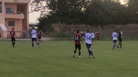  Футболист на Локо II (Пловдив) е откаран с кола за спешна помощ 