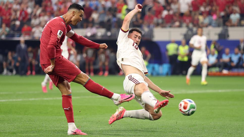 Португалия 0:0 Испания, Мендеш се контузи