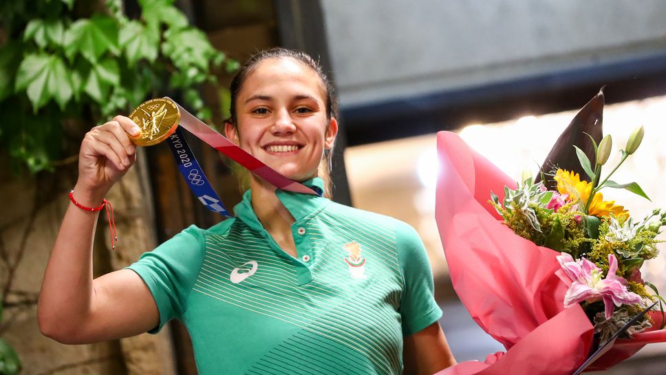 Олимпийската шампионка Ивет Горанова се прибира в България