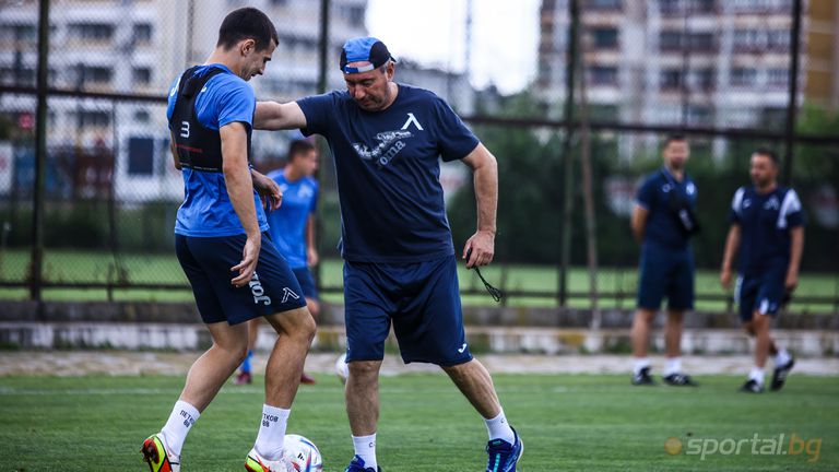 Станимир Стоилов определи групата на Левски за мача с Пирин