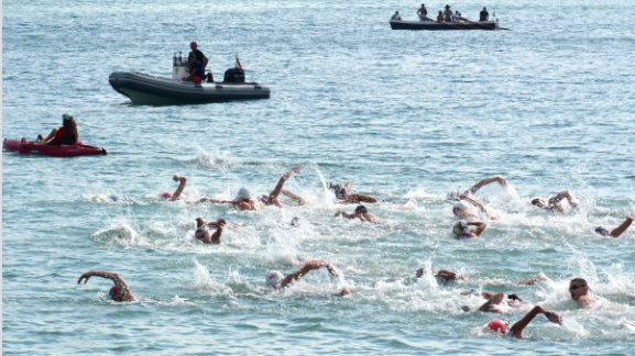 Габриела Георгиева и Дарен Кирилов спечелиха плувния маратон Галата - Варна