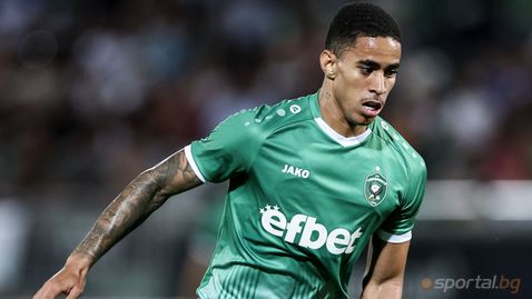 Брилянтен шут от над 35 метра в гредата спря Лудогорец да пречупи хегемона на Унгария