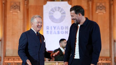 Франк Уорън опитва да разплете пъзела в тежка категория