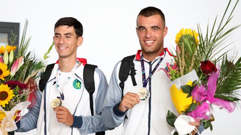 Европейските шампиони по гребане Емил Нейков и Лазар Пенев се прибраха в България