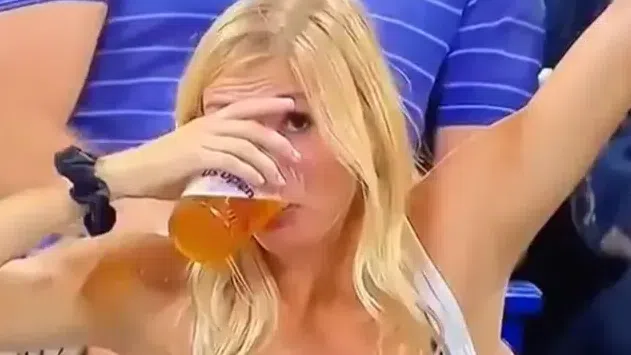 Русокоса фенка се превърна в сензация на US Open (видео)