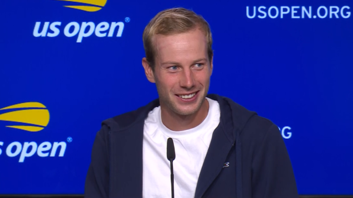 Може ли да ни кажеш как точно се казваш?