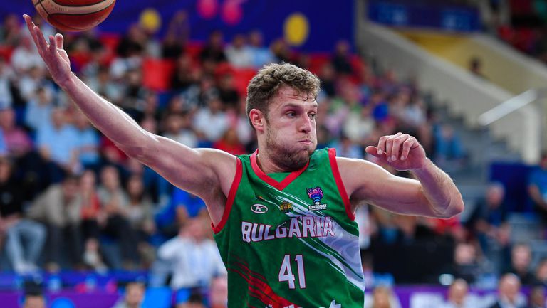 Голямата звезда на българския баскетбол Александър Везенков се застъпи за