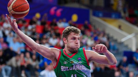  България с паметна първа победа на ЕвроБаскет 2022 след шоу на Бост и Везенков 