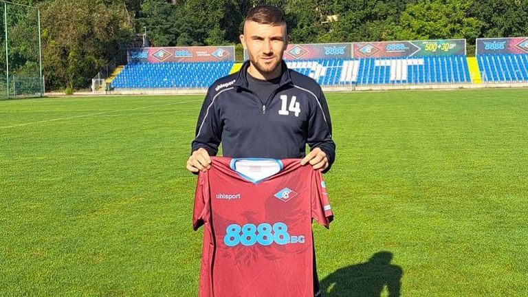 Септември София привлече в своите редици футболиста Мартин Петков съобщиха