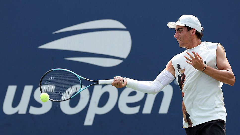 Шампионът Иван Иванов и финалистът Александър Василев поздравиха зрителите от