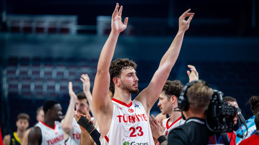 Турция се промъкна на 1/4-финал след здрава битка с Швеция