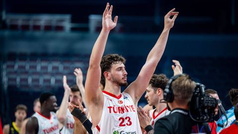 Турция се промъкна на 1/4-финал след здрава битка с Швеция