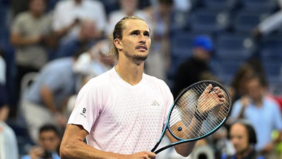 Александър Зверев продължава в четвъртия кръг на US Open
