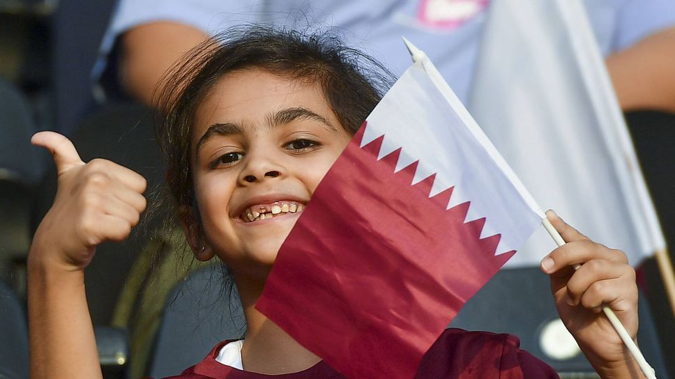 Катар взе мерки срещу рязкото увеличение на популацията в страната, праща цели групи от хора вкъщи по време на Световното