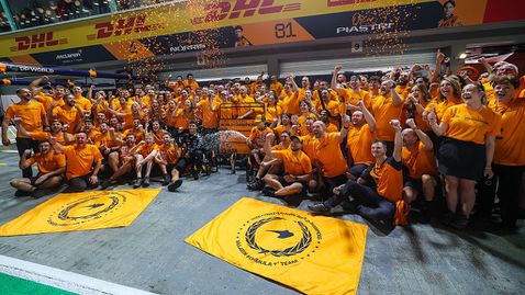 Макларън изравни постижение на Ред Бул със спечелването на титлата в Сингапур