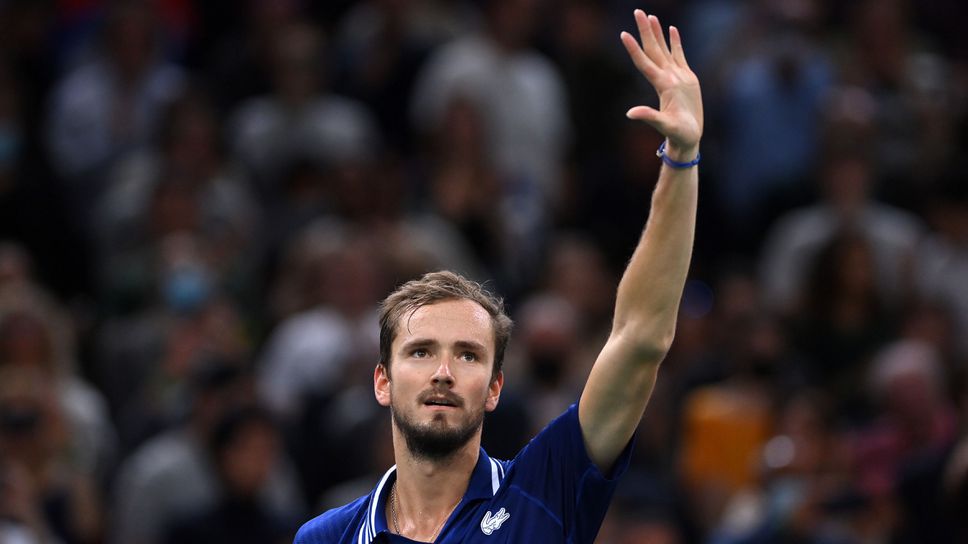 Медведев не остави никакви шансове на Зверев и ще се изправи срещу Джокович в спора за титлата