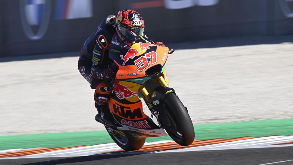 Аугусто Фернандес спечели титлата в Moto2 след ново падане на Ай Огура