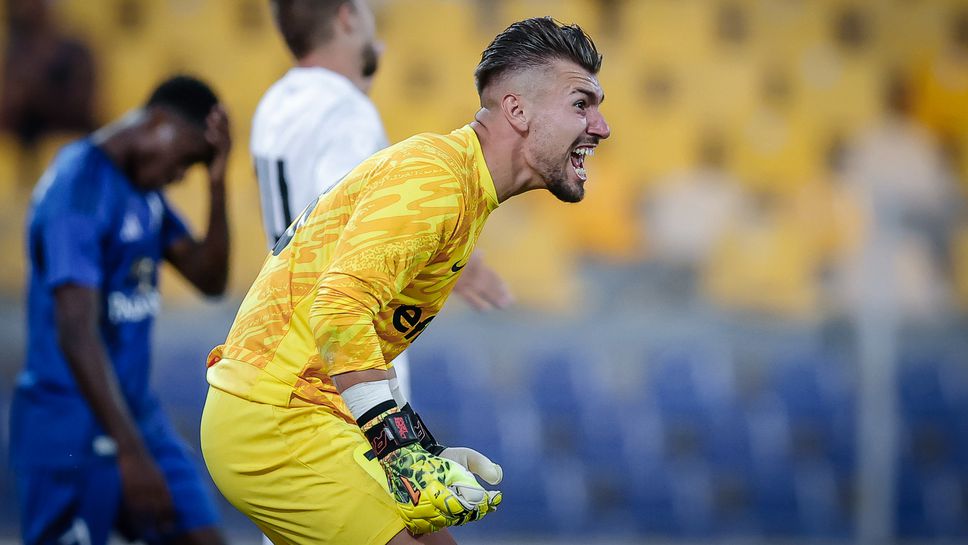 Титулярният вратар на Спартак ВарнаМаксим Ковальов ще пропусне домакинството срещу