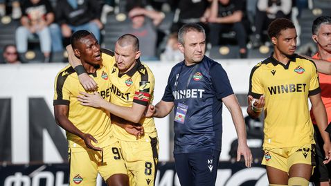 Какво се случва? ФИФА наложи още една забрана за трансфери на Ботев (Пловдив)