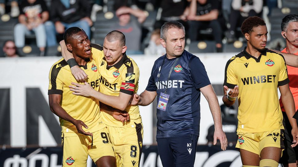 Какво се случва? ФИФА наложи още една забрана за трансфери на Ботев (Пловдив)