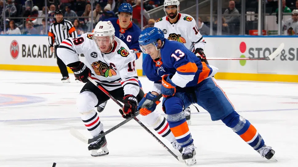 Чикаго спечели след дузпи и нанесе 11-та поредна загуба на Айлендърс в НХЛ