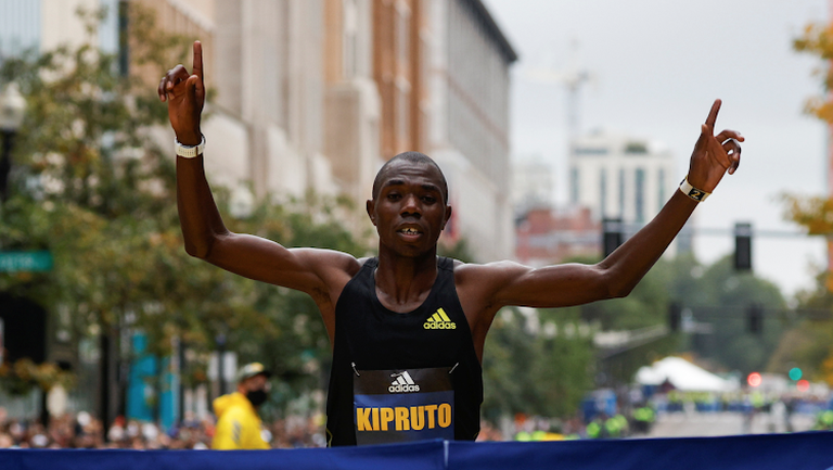Шампионът на маратона на Чикаго Бенсон Кипруто потвърди че ще