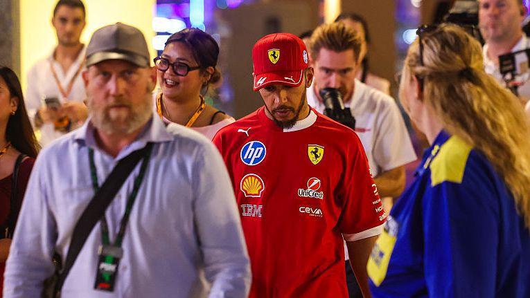 7 кратният световен шампион Люис Хамилтън остана едва 16 и