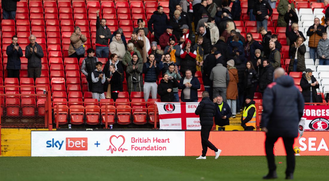 Мачът между Чарлтън и Портсмут беше прекратен заради починал фен