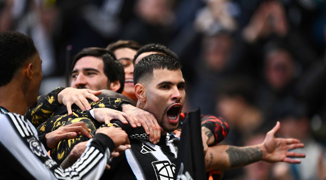 Гимараеш поведе Нюкасъл към успеха след гол директно от корнер