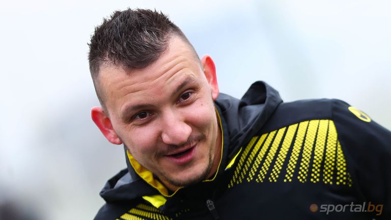  Състоянието на Неделев се усъвършенства, халфът към този момент се движи независимо 