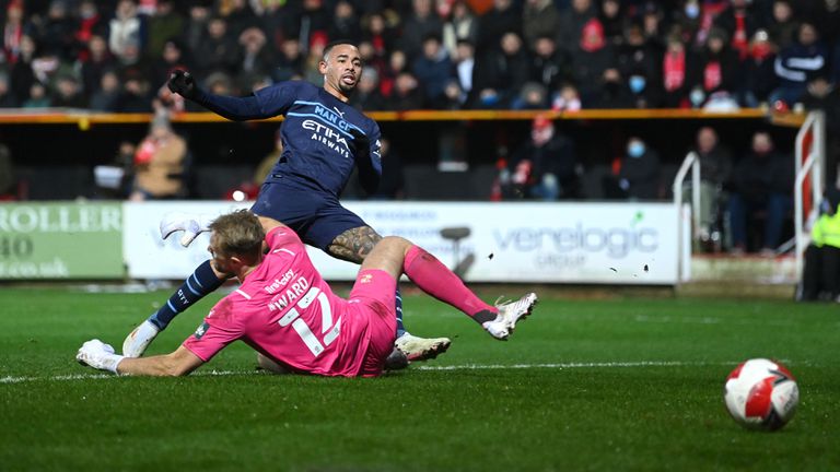  Суиндън Таун 0:2 Манчестър Сити, Жезус също се разписа 