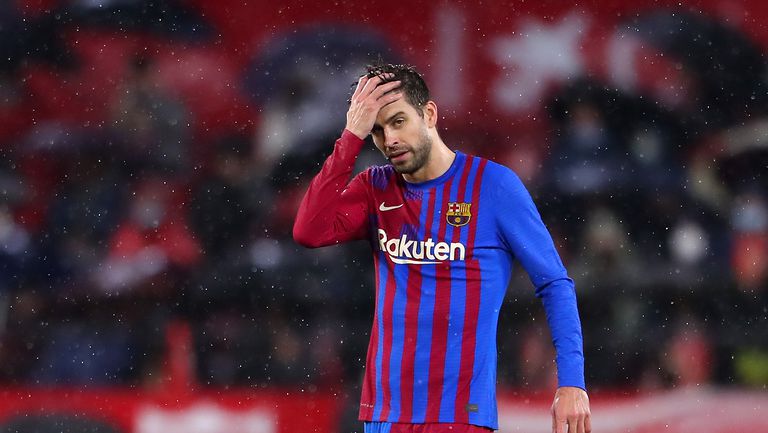 Защитникът на Барселона Жерард реагира на появилите се информации че