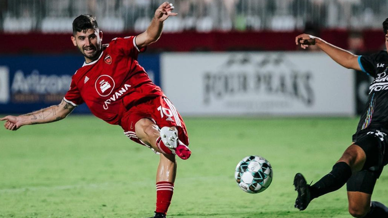  Ново попълнение на Славия се снима с Христо Стоичков 