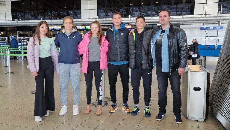 Пет български тенис таланти заминаха днес за участие на първия