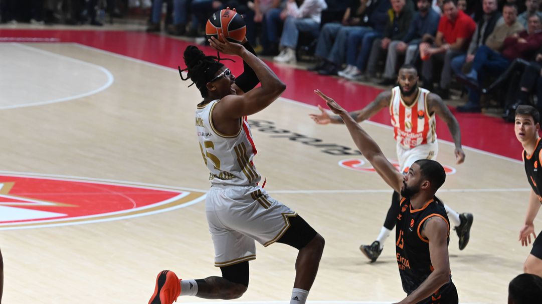 Чима Монеке: Ако проговоря, ще ми вземат цялата заплата