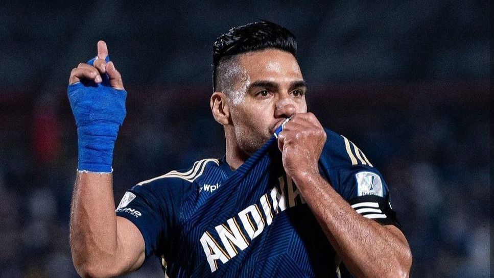 Колумбийският ветеран Радамел Фалкао подписа с любимия си Милионариос от