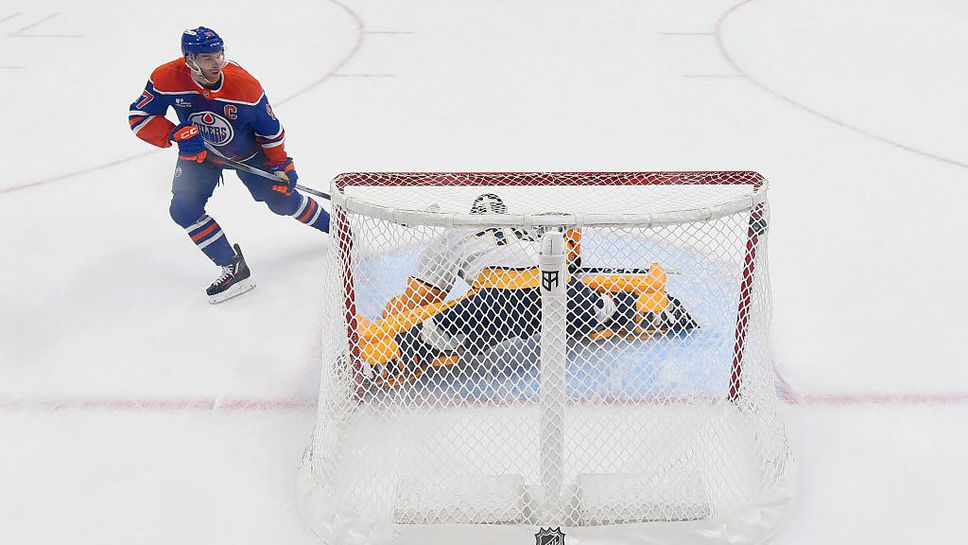 Конър МакДейвид отбеляза хеттрик с който удължи серията си от